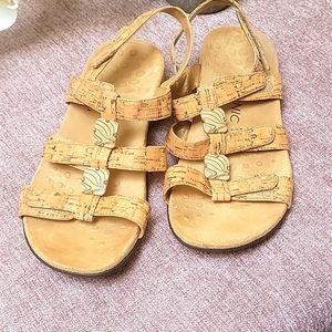 Vionic Amber Cork Podiatrist Designed Sandals Sz 9